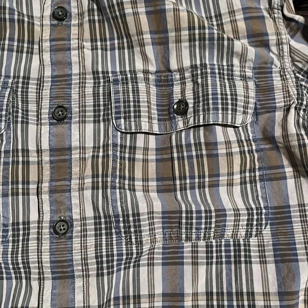 Banana Republic blue/grey plaid two-pocket button-up shirt